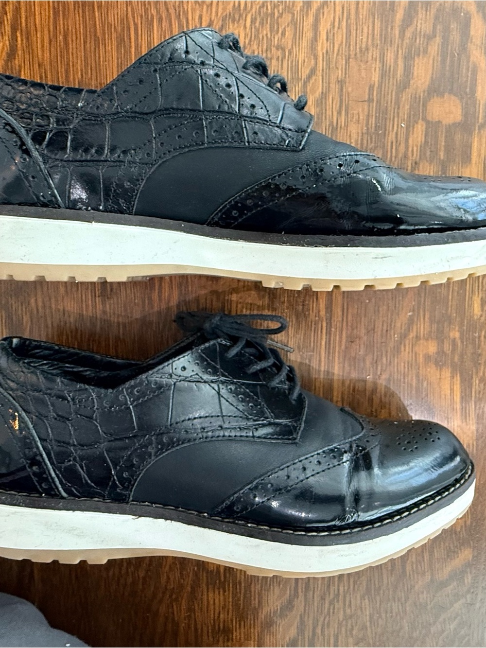 Women’s Black Wingtip Lace-Up Shoes